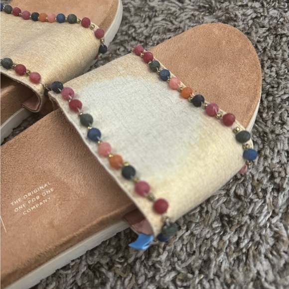 TOMS PARADISE GOLD SHIMMER POM POM SANDALS - Picture 4 of 7